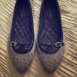 Black and white Kelly & Katie flats